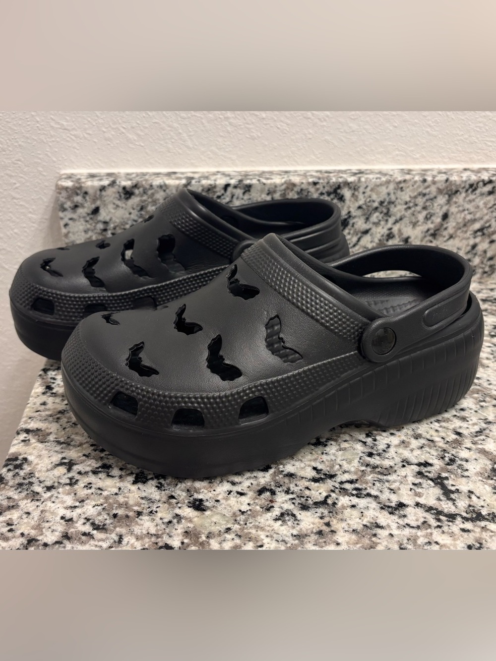 Bat clogs - Picture 2 of 5